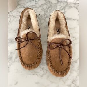 UGG Dakota Slippers 5612 Moccasins size 7 chestnut